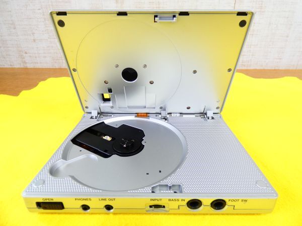 TASCAM タスカム CD-BT2 ベーストレーナー CD-BT2 音響機器 機材 ※現状渡し/CD再生OK！ @60 (4)_画像4