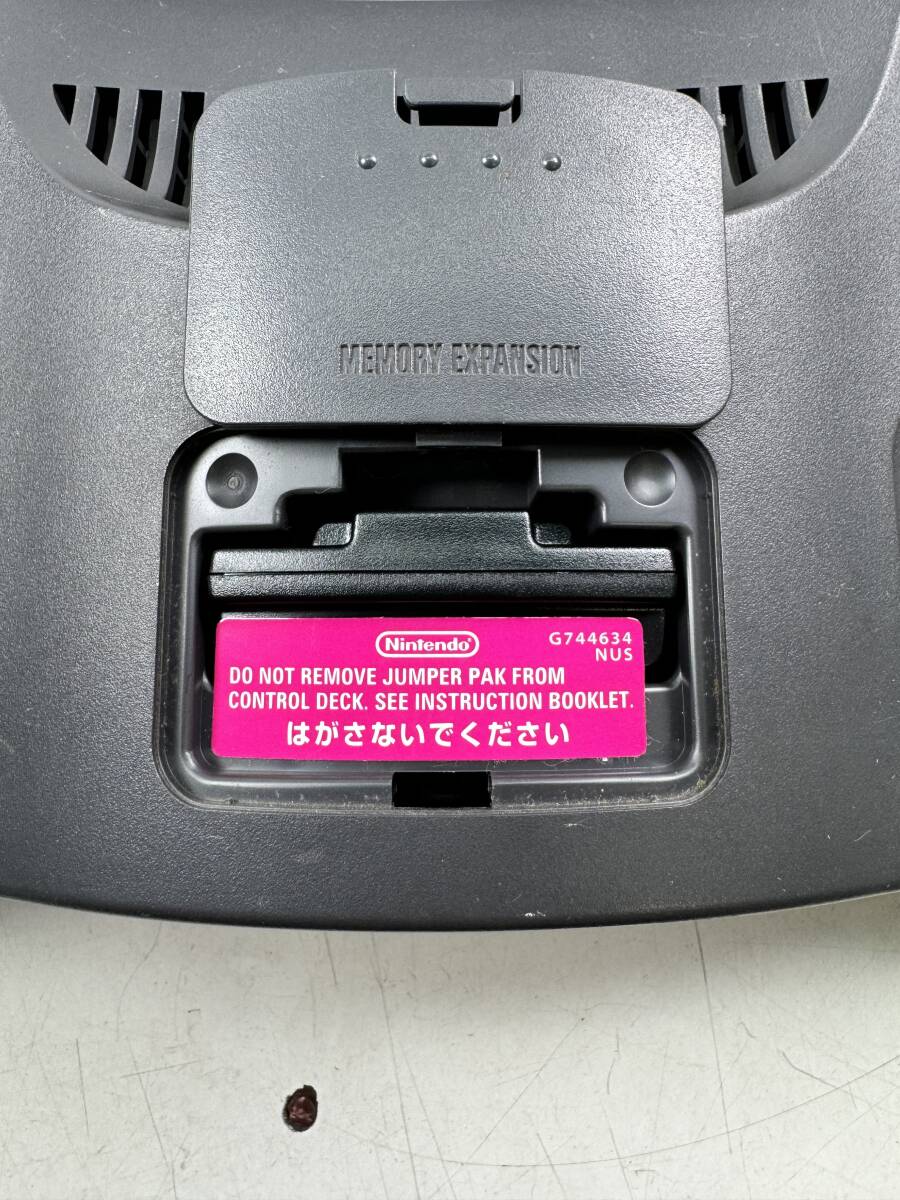 ♪【中古】任天堂 Nintendo 64 本体 NUS-001 4台 まとめ ロクヨン N64 動作未確認 ジャンク ＠80(3)の画像3