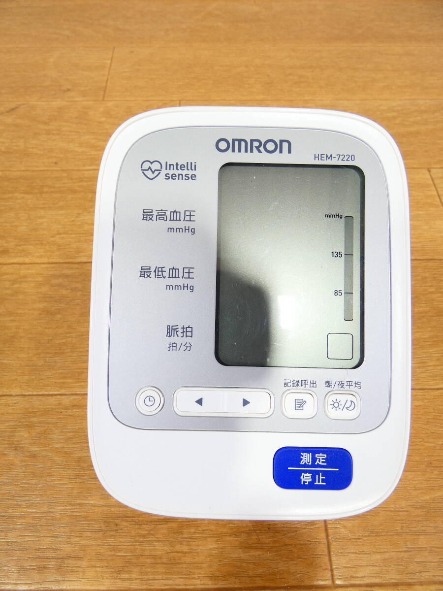 *OMRON Omron automatic hemadynamometer HEM-7220 on arm type hemadynamometer owner manual / case / adaptor attaching health control health care present condition goods @60(4)