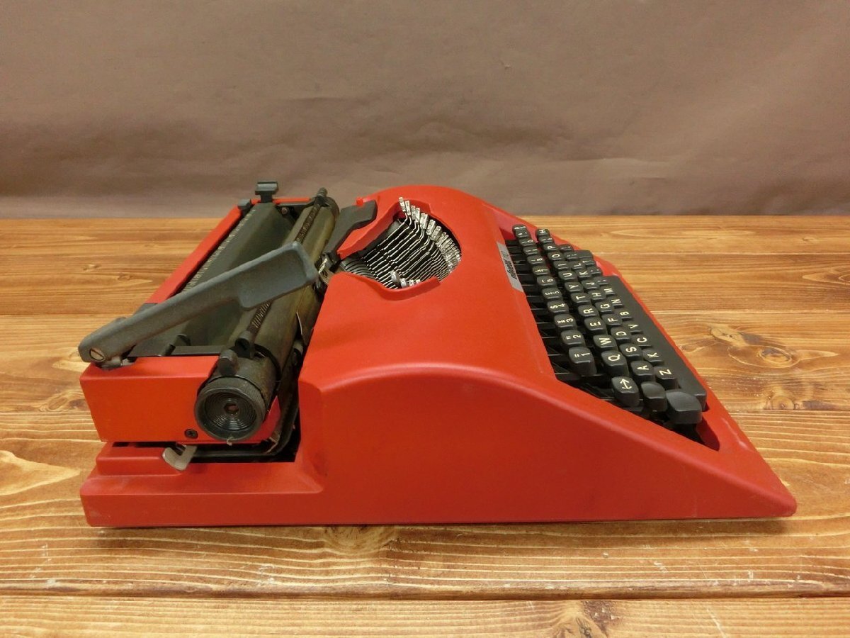 【OY-3215】レトロ アンティーク Olivetti 110 タイプライター スペイン製 インテリア ケース付き レッド系 現状品【千円市場】_画像4