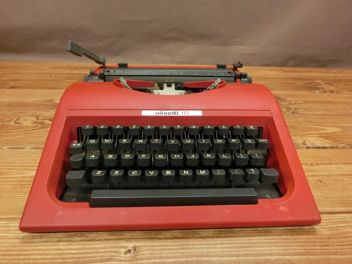 【OY-3215】レトロ アンティーク Olivetti 110 タイプライター スペイン製 インテリア ケース付き レッド系 現状品【千円市場】_画像3