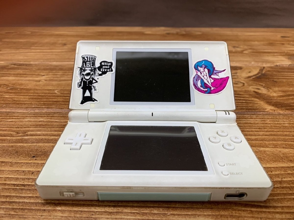 【H3-1001】任天堂 Nintendo DS Lite 本体 ホワイト 白 現状品 携帯ゲーム機 ニンテンドー 初期化済 現状品【千円市場】_画像2