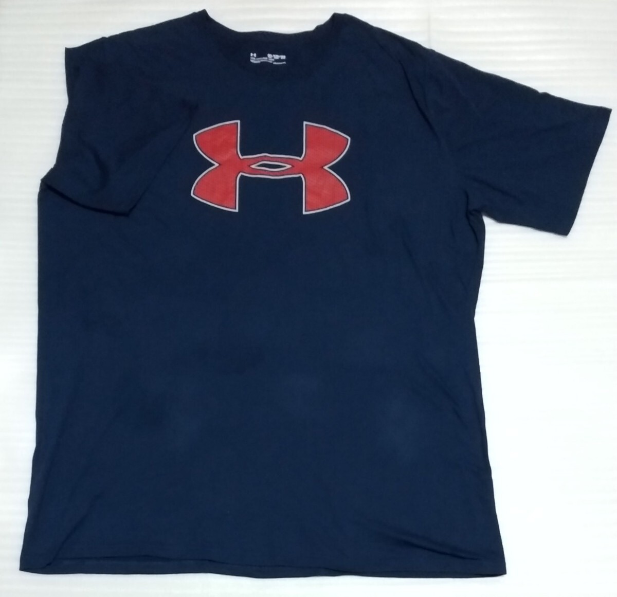 UNDER ARMOUR アンダー アーマー Tシャツ 大きなサイズ4XLルーズ ロング テールHEATGEARティー紺色ネイビー朱色レッド赤 肩 約55身幅68丈90_※UNDER ARMOURのTシャツです