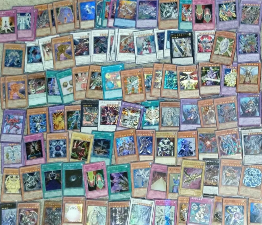  Yugioh Duel Monstar z примерно 4500 листов продажа комплектом .. много SR и больше примерно 800 листов ( Ultra * Secret * super )