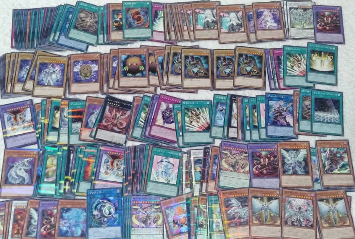  Yugioh Duel Monstar z примерно 4500 листов продажа комплектом .. много SR и больше примерно 800 листов ( Ultra * Secret * super )