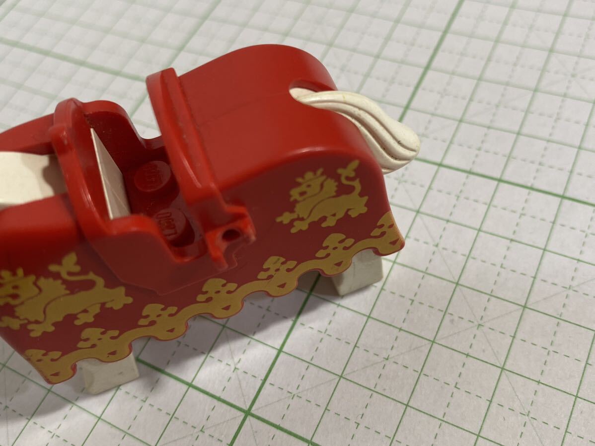 LEGO お城シリーズ 装甲馬 レゴ ミニフィグ 馬 ライオンナイト 鞍 甲冑 ライオン ジャンクの画像2
