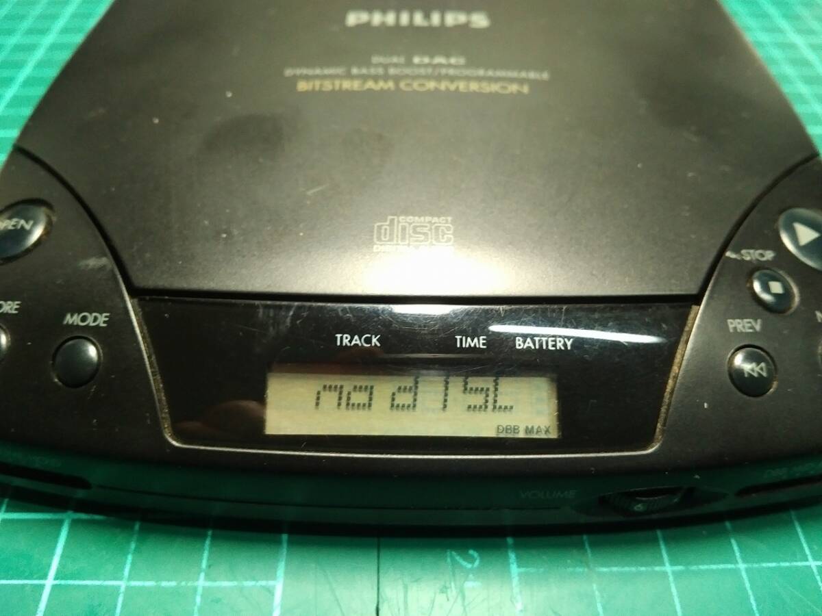 PHILIPS　フィリップス　ポータブルCDプレーヤー　AZ6821　ジャンク品_CDを入れるとNO DISCとなります。