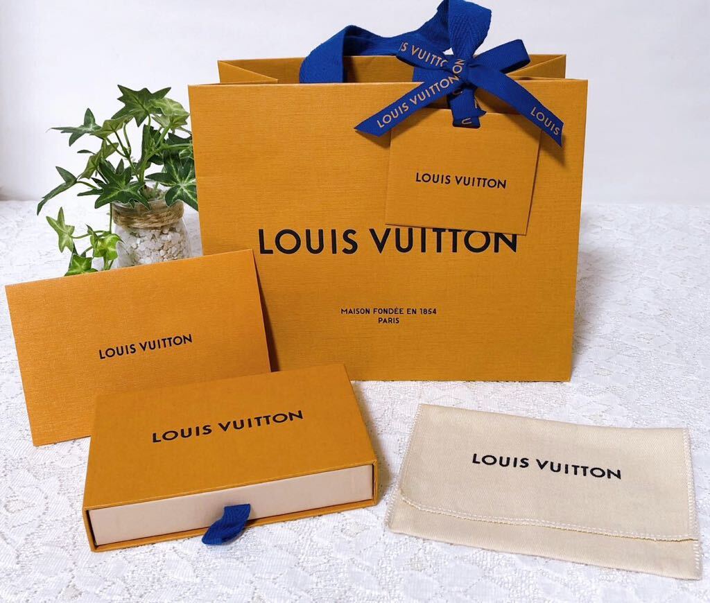 ルイヴィトン「LOUIS VUITTON」小物用空箱・保存袋・ショッパーのセット(3905) 正規品 付属品 ショップ袋 ブランド紙袋 BOX 折らずに配送_画像1