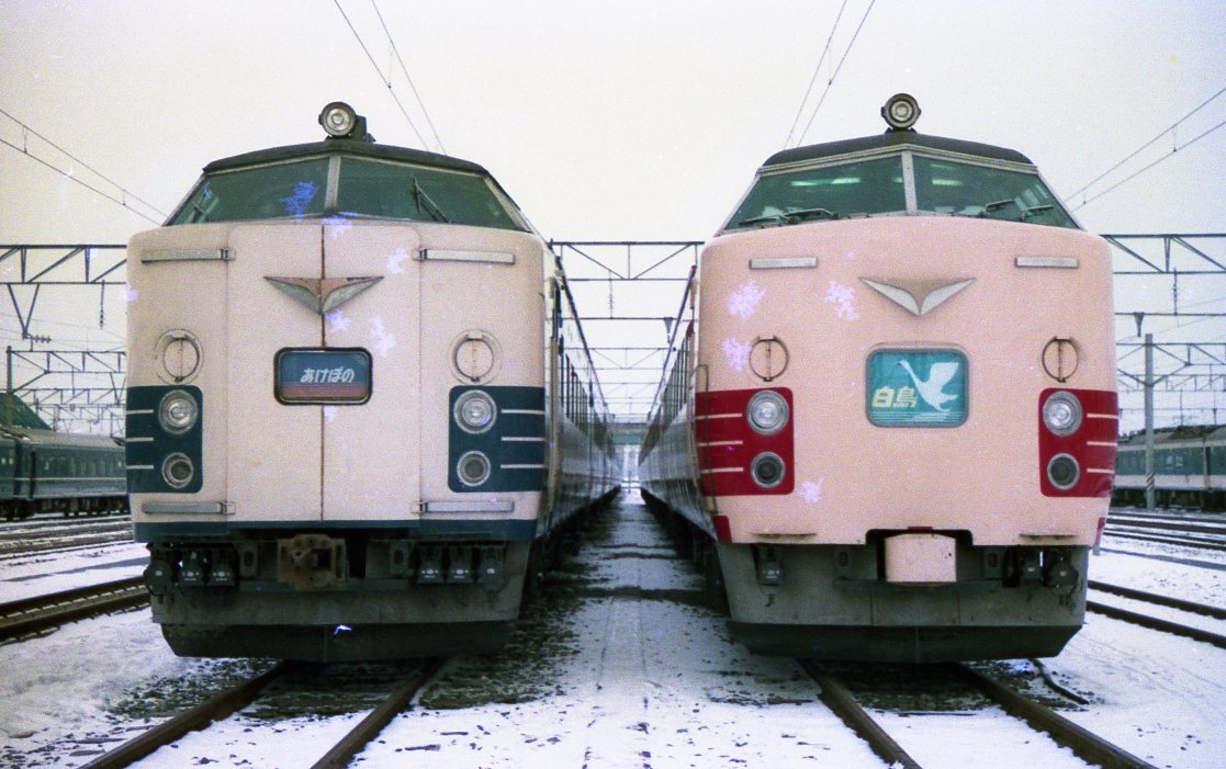 177 【３５㍉ネガ】583系電車&485系電車 あけぼの＆白鳥マーク 青森運転所 カラーネガ１コマ 少しカビの画像1