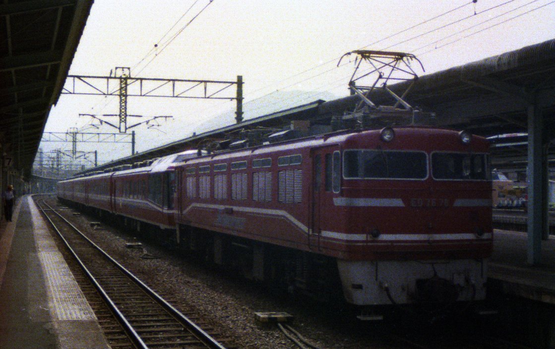 201 【３５㍉ネガ】ED76 78 ＋サザンクロス 鳥栖駅 カラーネガ１コマの画像1