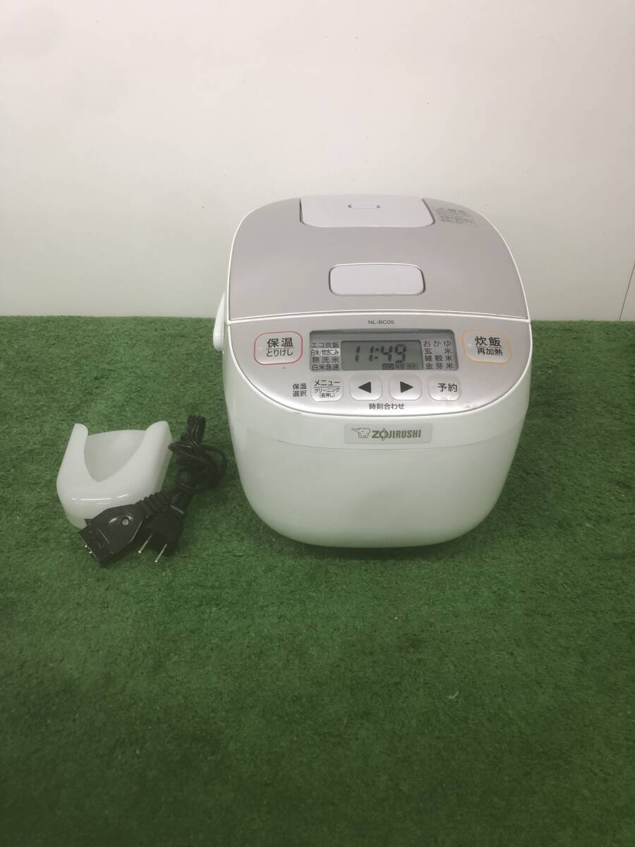 【s2686】［中古品］ZOJIRUSHI マイコン式 3合炊き 炊飯器 NL-BC05 2020年製の画像1