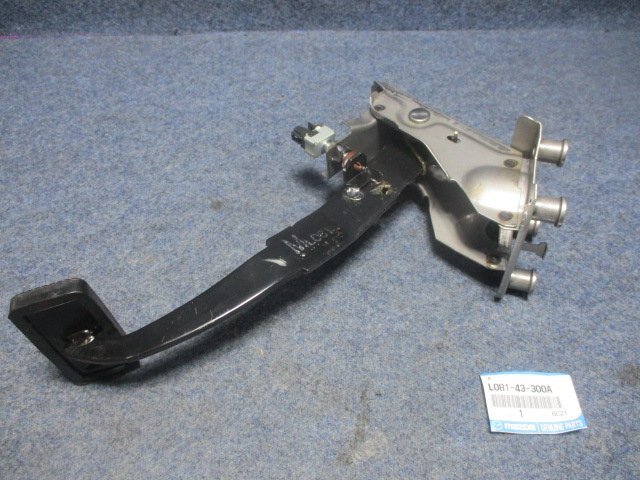 MPV LW3W ブレーキぺダル L081-43-300A 未装着品 新品 (ブレーキペタル)_画像4