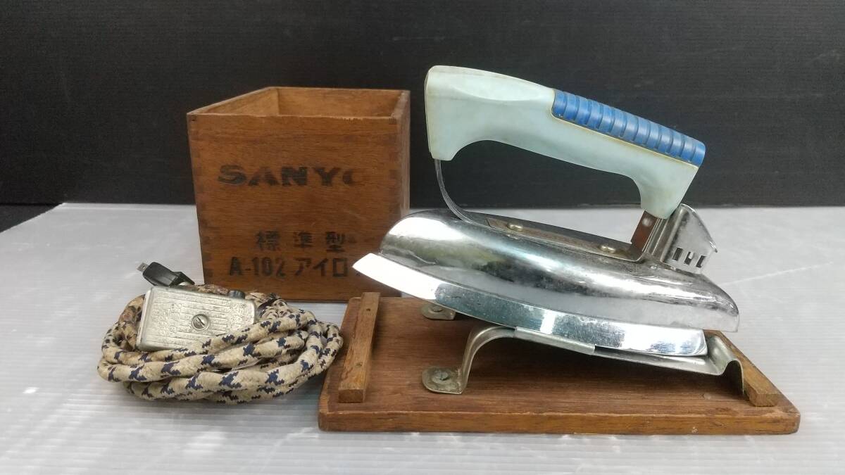  three /SANYO/ iron /250W/ laundry supplies / Showa Retro / Sanyo / three -70KS