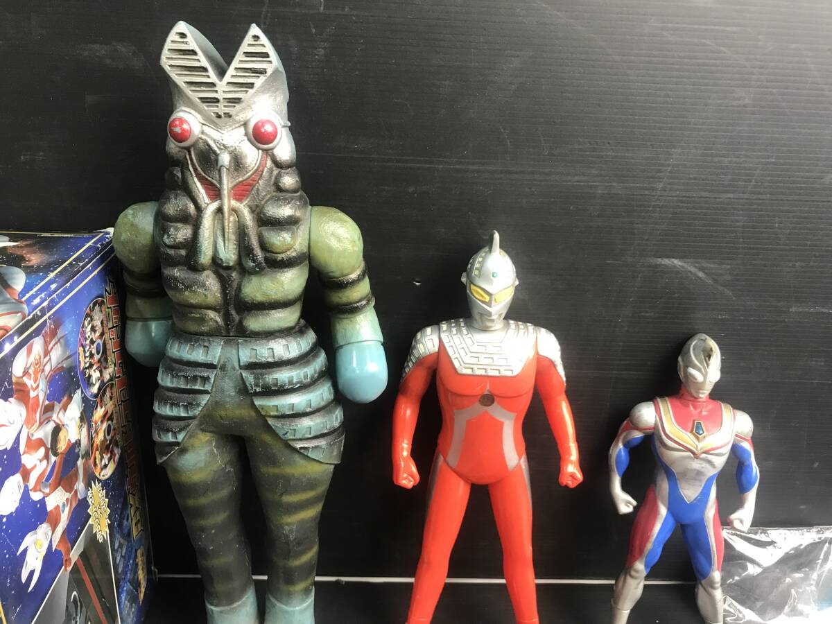 ★ピ/ウルトラマングッズ/100点以上セットまとめ売り/ソフビ/マスコット/グッズ/帰ってきたウルトラマン/バルタン星人/総重量約5kg/4.1-1KS_画像3