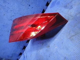 BMW X1 E84 VL18 等 左 テール レンズ ライト ランプ 内側 フィニッシャー 品番 63212990116 [1719]の画像2