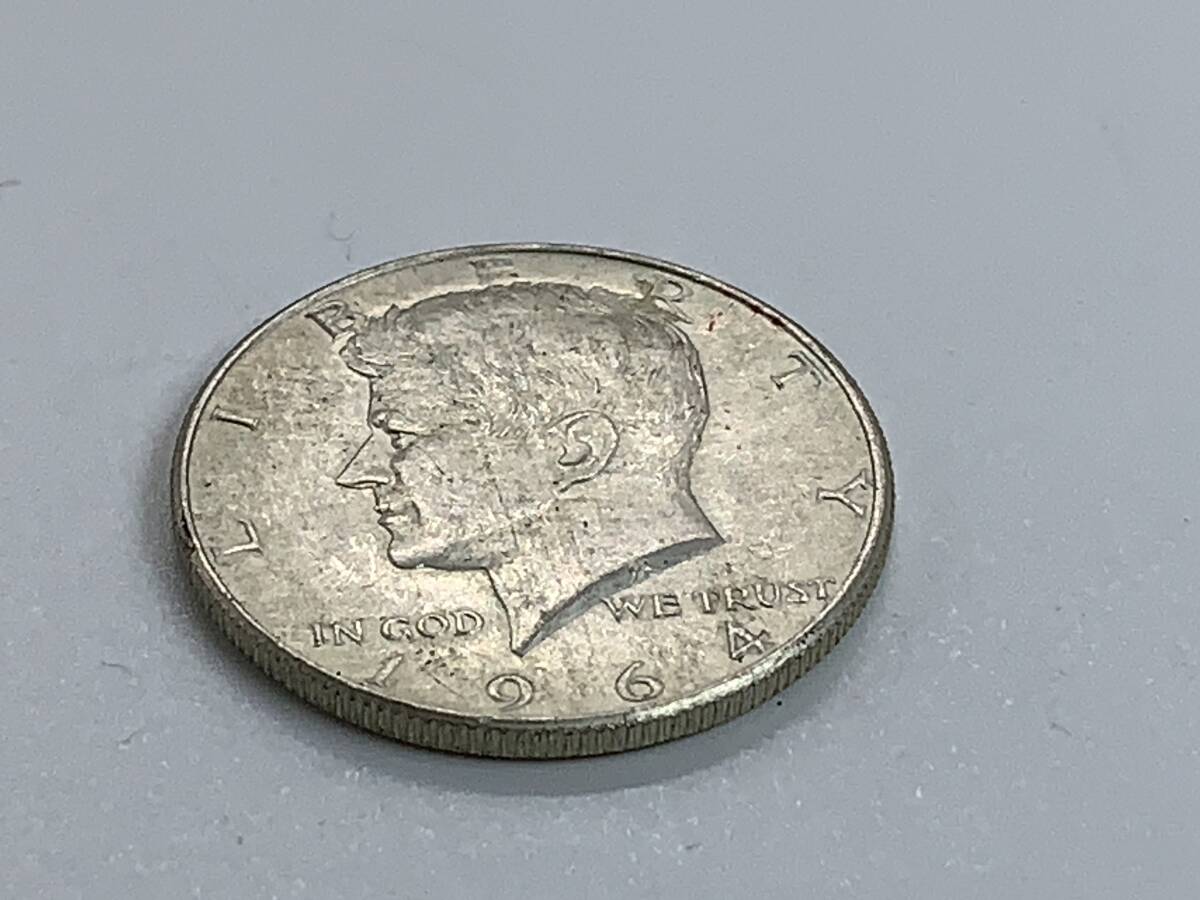 ★アメリカ リバティコイン ハーフダラー 銀貨 50セント ケネディ 1964年 ⑤の画像2