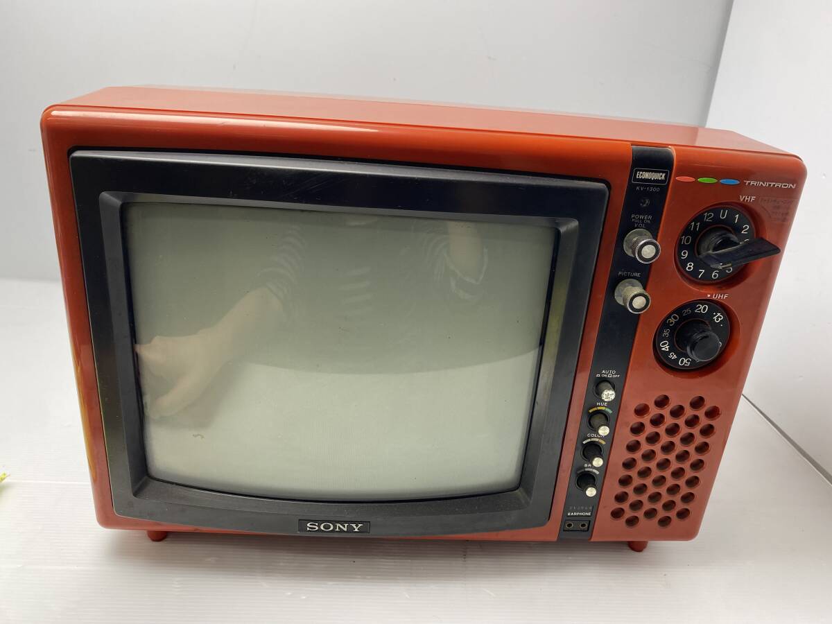 ★SONY ソニー★KV-1300 トリニトロンカラーテレビ 当時物 赤色 レトロ【中古/現状品/動作未確認ジャンク】の画像1