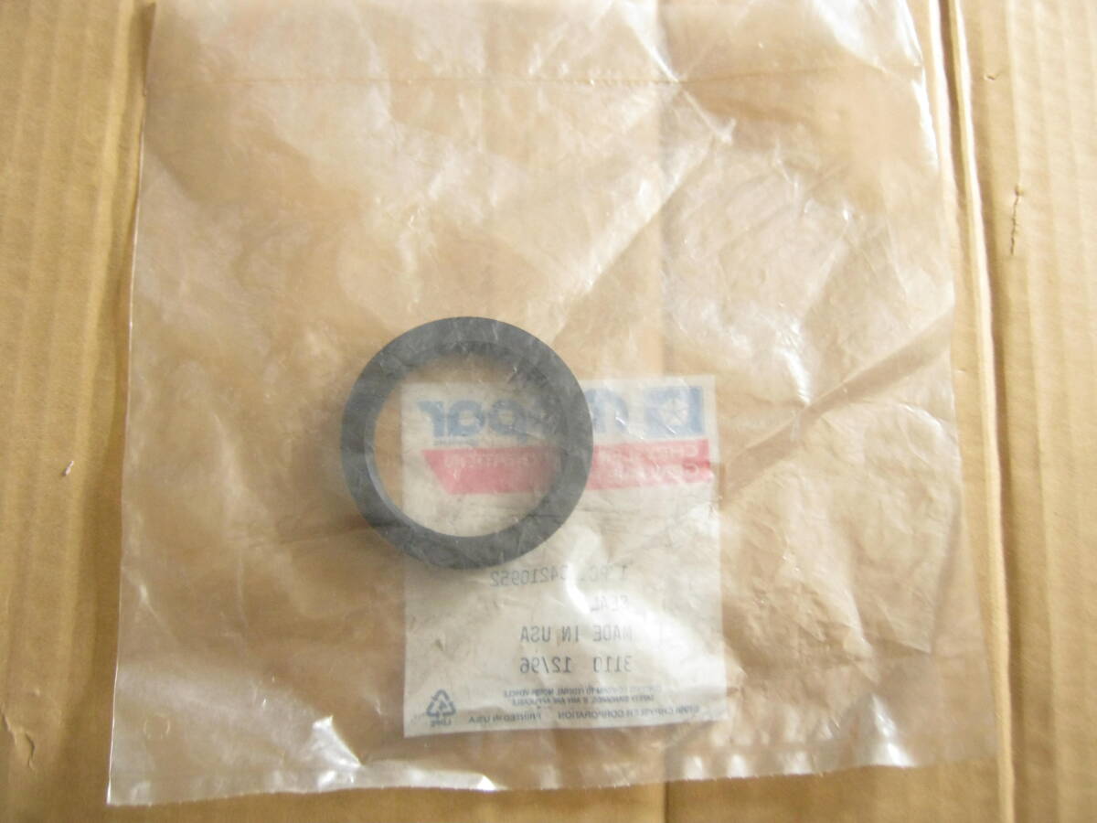  Jeep Jeep Grand Wagoneer, Wagonia,SJ Cherokee front axle spindle outer seal 1981~91y original part number 04210952#B
