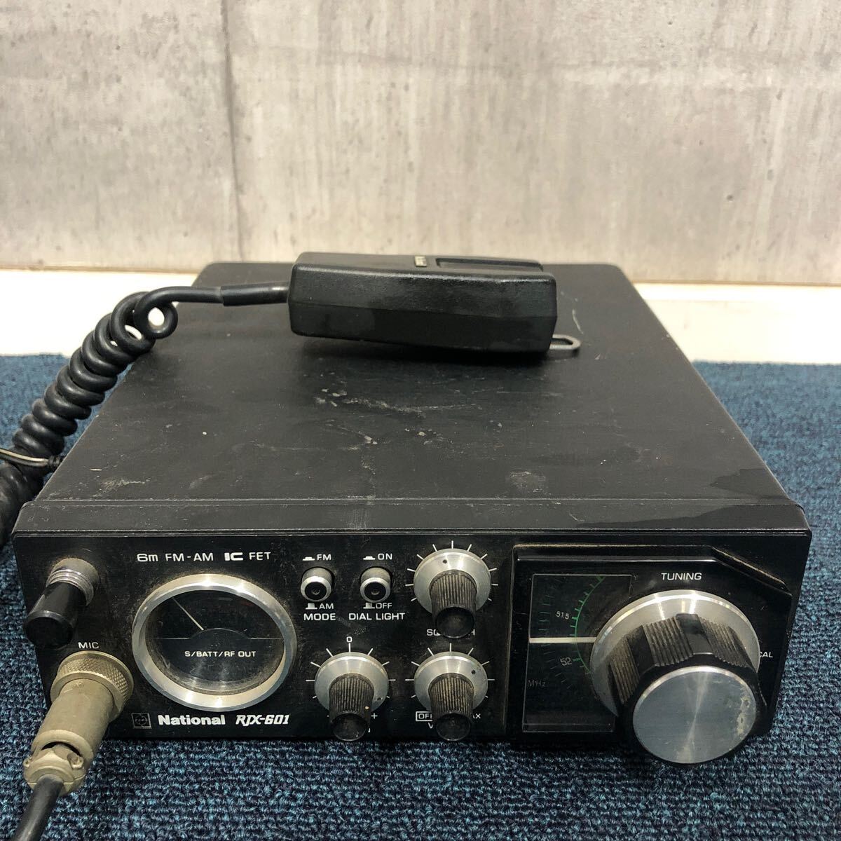 【ゆ.ec】希少 National ナショナルハイトップ ポータブル無線機 RJX-601 通電動作未確認 電源コードなし FM-AM 50〜54MHz マイクあり の画像2