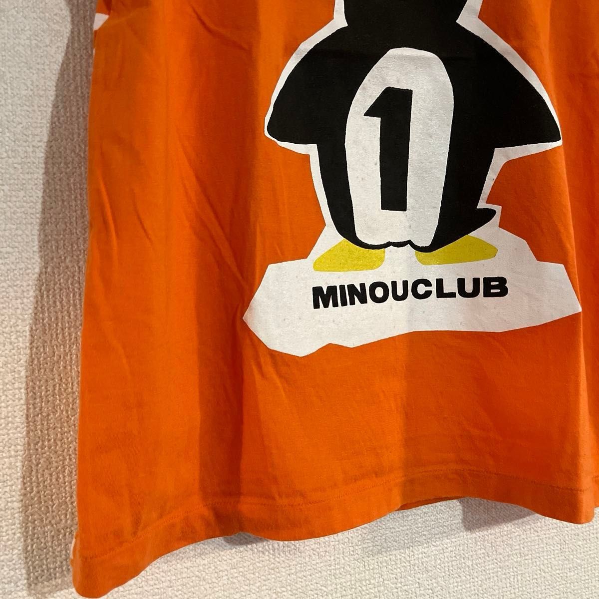 【すぐ発送】minou　半袖Tシャツ　オレンジ　130　ペンギン