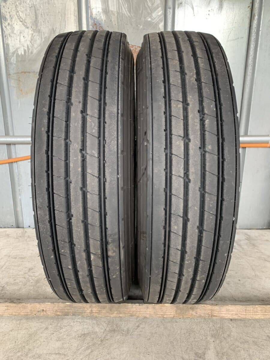 引取り可能！275/80R22.5 BRIDGESTONE R173 23年製 11mm 中古トラックタイヤ ２本セット_画像1