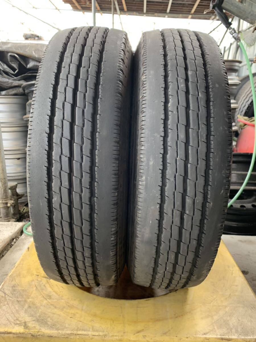 送料込み！175/75R15 TOYO DELVEX M134 23年製 6mm 中古トラックタイヤ２本_画像1