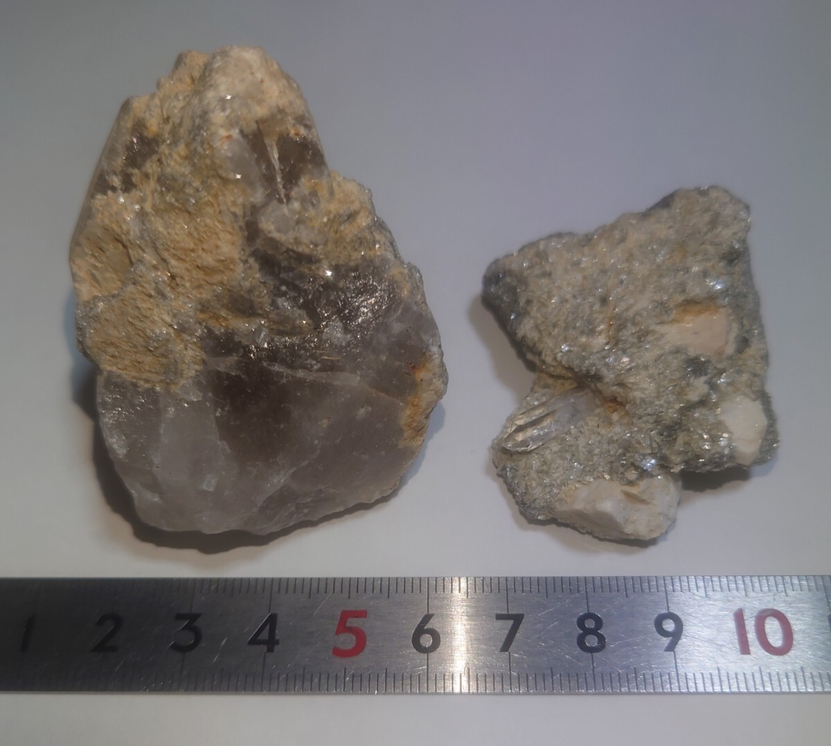 ＊雲母付き水晶 石川町産 国産鉱物標本の画像1