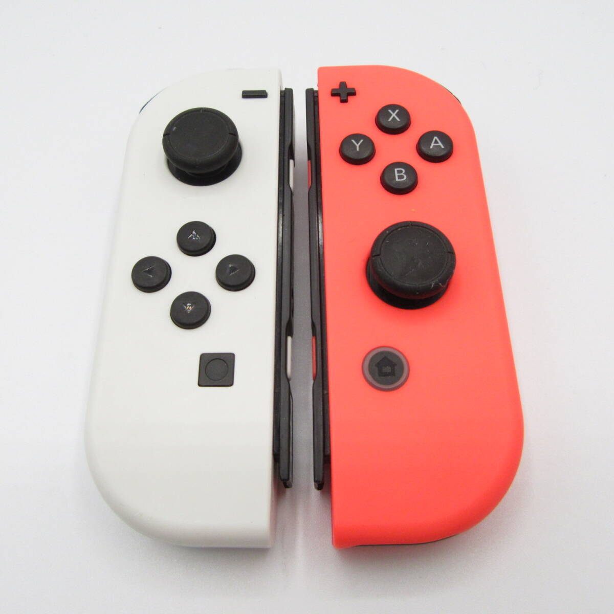 T9599☆Nintendo Switch 純正 ジョイコン Joy-Con ホワイト(L) ネオンレッド(R) 任天堂 スイッチ 動作確認済み 中古品_画像1