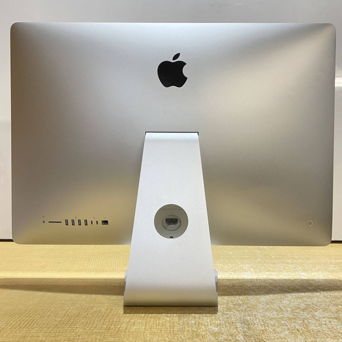 ♪ Apple iMac 27-inch 2019 Retina 5K A2115 マック 6コア Intel Core i5 3Ghz/メモリ16GB/SSD1TB /Radeon Pro 570X 本体の画像5