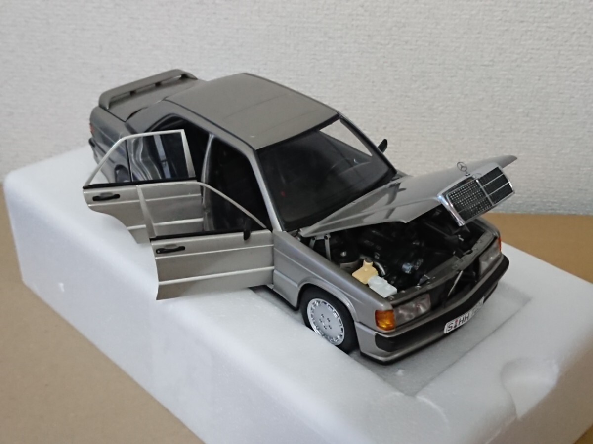 Aa 1/18 メルセデスベンツ 190E 2.3-16 シルバー オートアート ミレニアム Mercedes Benz 190E Autoart 76121 Silverの画像4