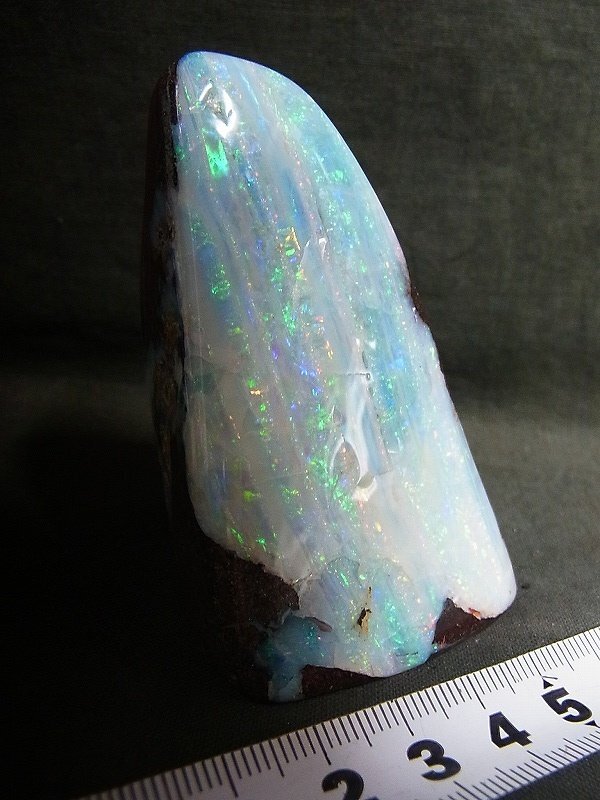 A4980 opal raw ore . color stone 186g