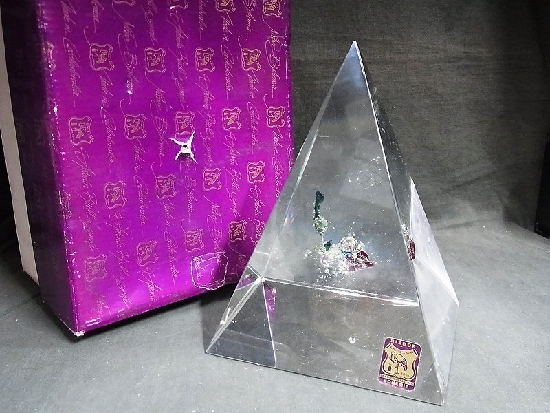 A4088 ボヘミア NIZBOR クリスタルガラス ピラミッド型オブジェ 2.1kg_画像1