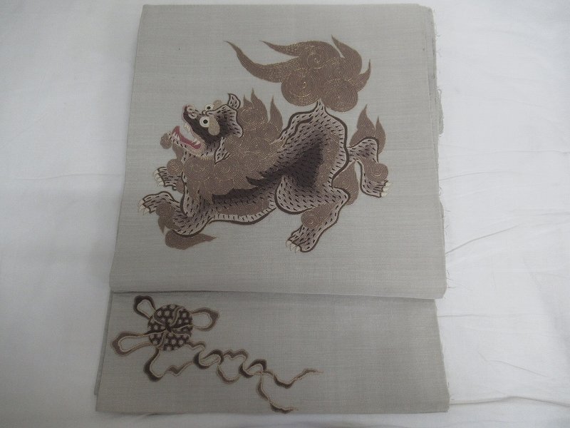 M3297 silk . good embroidery total embroidery Tang lion writing maru obi about . antique 