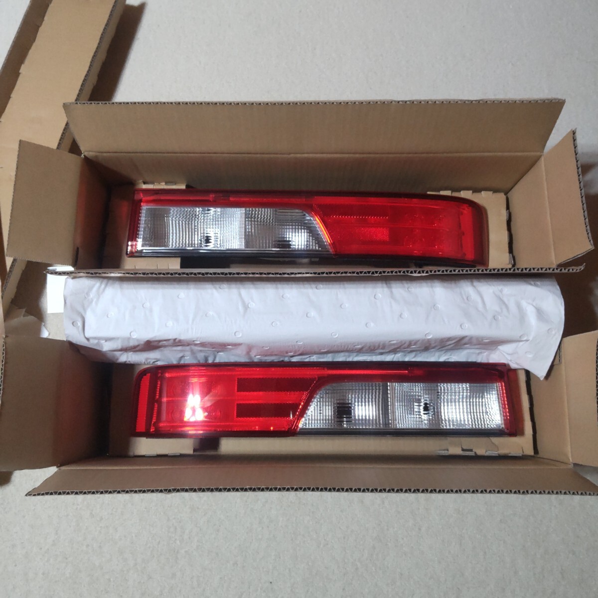 エブリイワゴン DA17W 純正LEDテールランプ 左右セット新品未 エブリイワゴン DA17W 純正LEDテールランプ 左右セット新品未