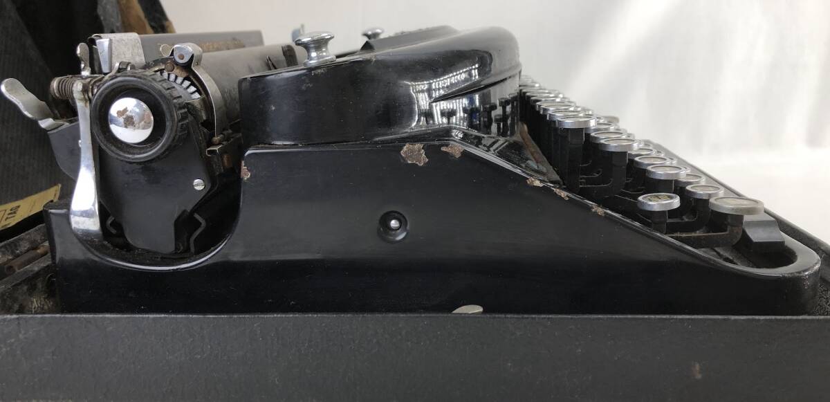 【1円～】F0479 ポータブル タイプライター Remington レミントン ハードケース アメリカ製 ヴィンテージ 昭和レトロ アンティーク 現状品の画像5
