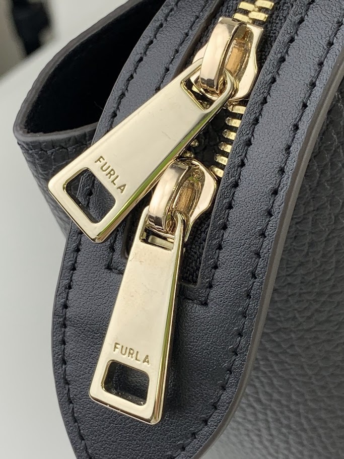 【1円出品】F0478 FURLA フルラ エマ 2WAY レザー ハンドバッグ ショルダーバッグ ブラック レディースバッグ 保存袋ありの画像8