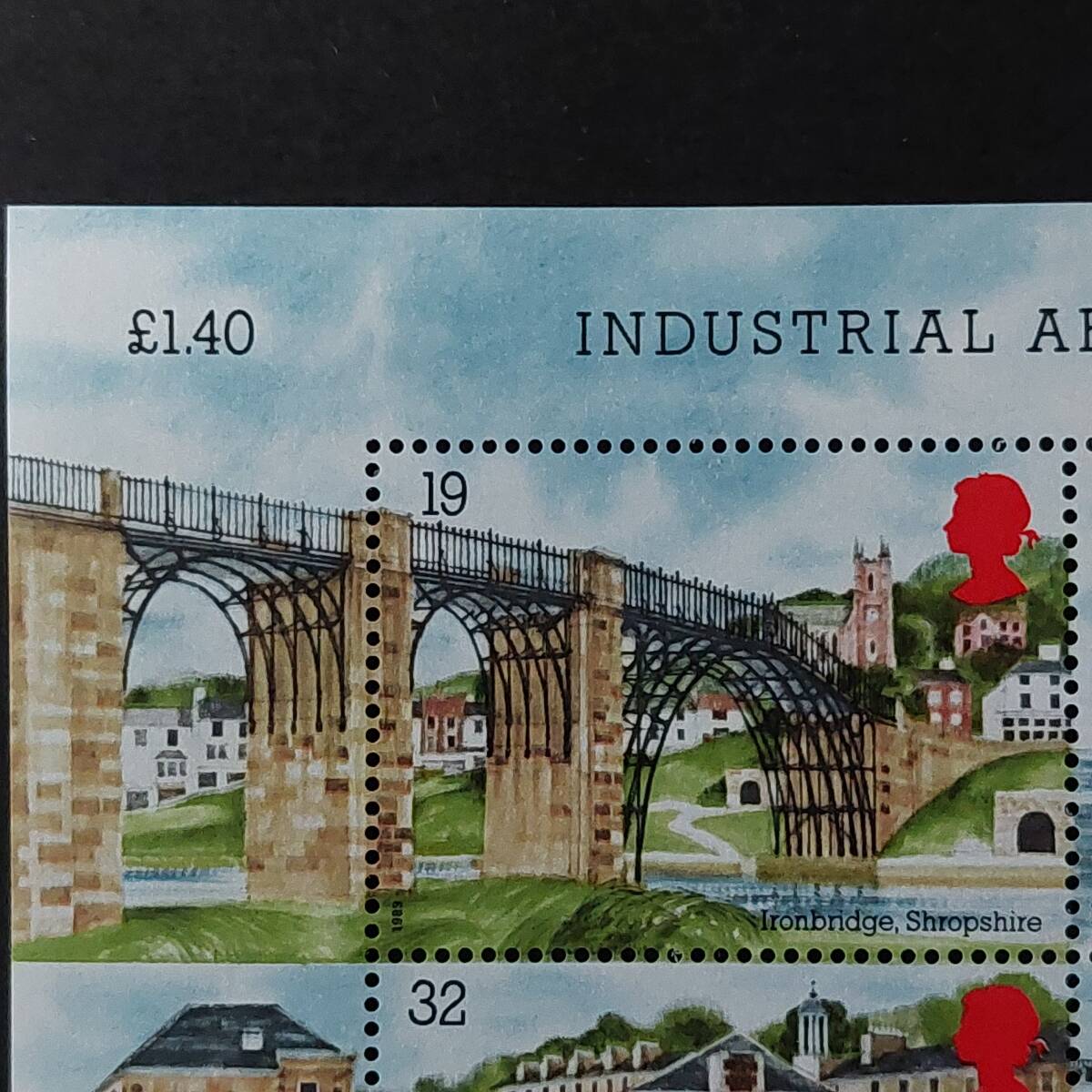 J154 イギリス切手「産業革命の遺産4種(鉄橋、錫工場、紡績工場、水道橋)切手小型シート」1989年発行　未使用_画像2