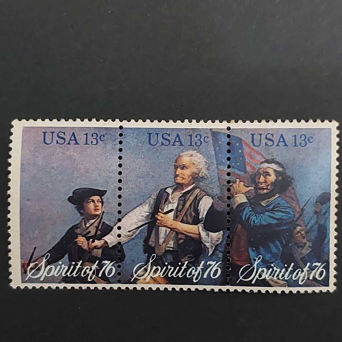 J511 アメリカ切手　美術切手「アメリカ建国200年シリーズ:アーチボルト・ウィラードの油彩画『スピリット・オブ'76』」1976年発行 未使用_画像1