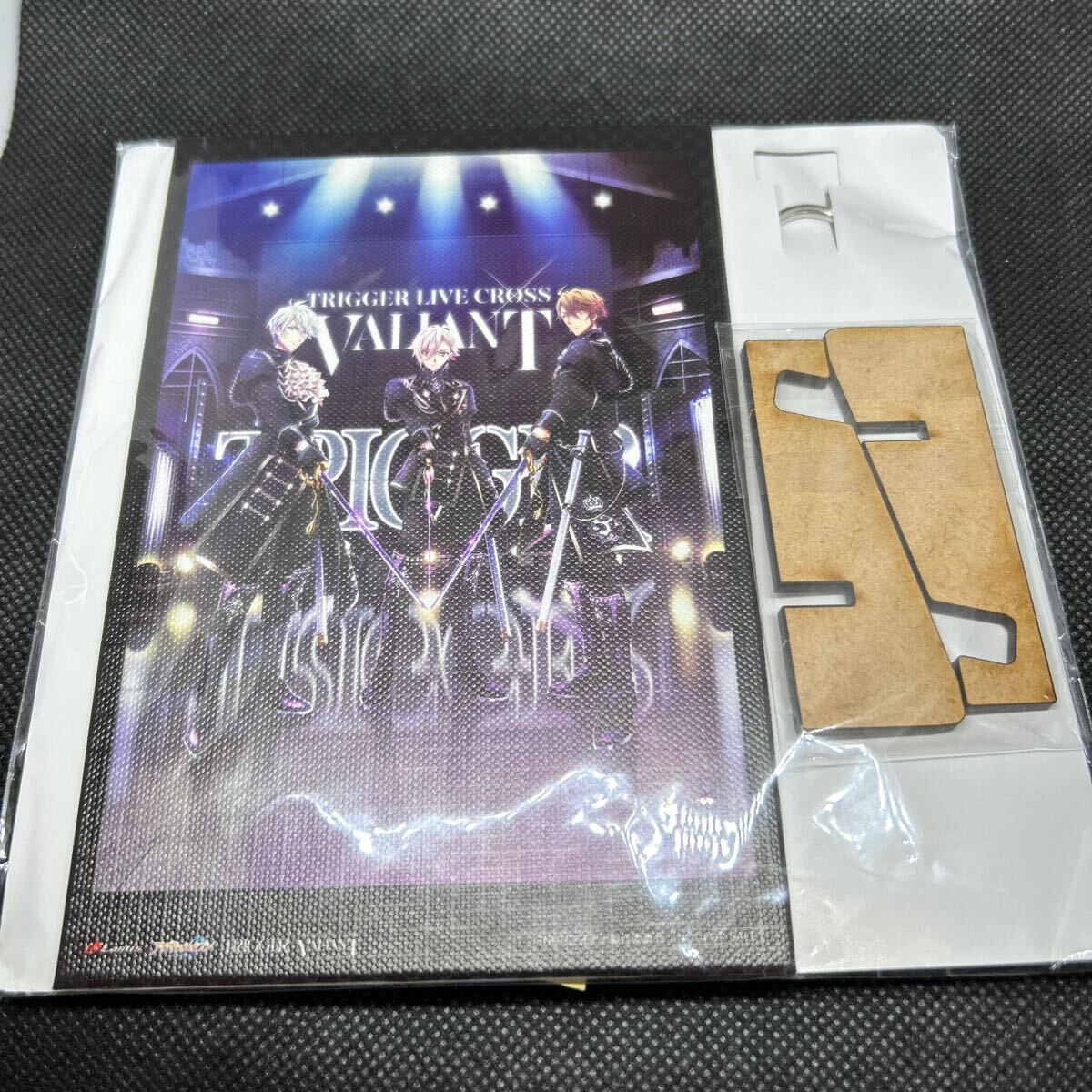 アイドリッシュセブン TRIGGER LIVE CROSS VALIANT Blu-ray BOX Limited Edition アクリル キーホルダー キャンバスアート セット の画像1
