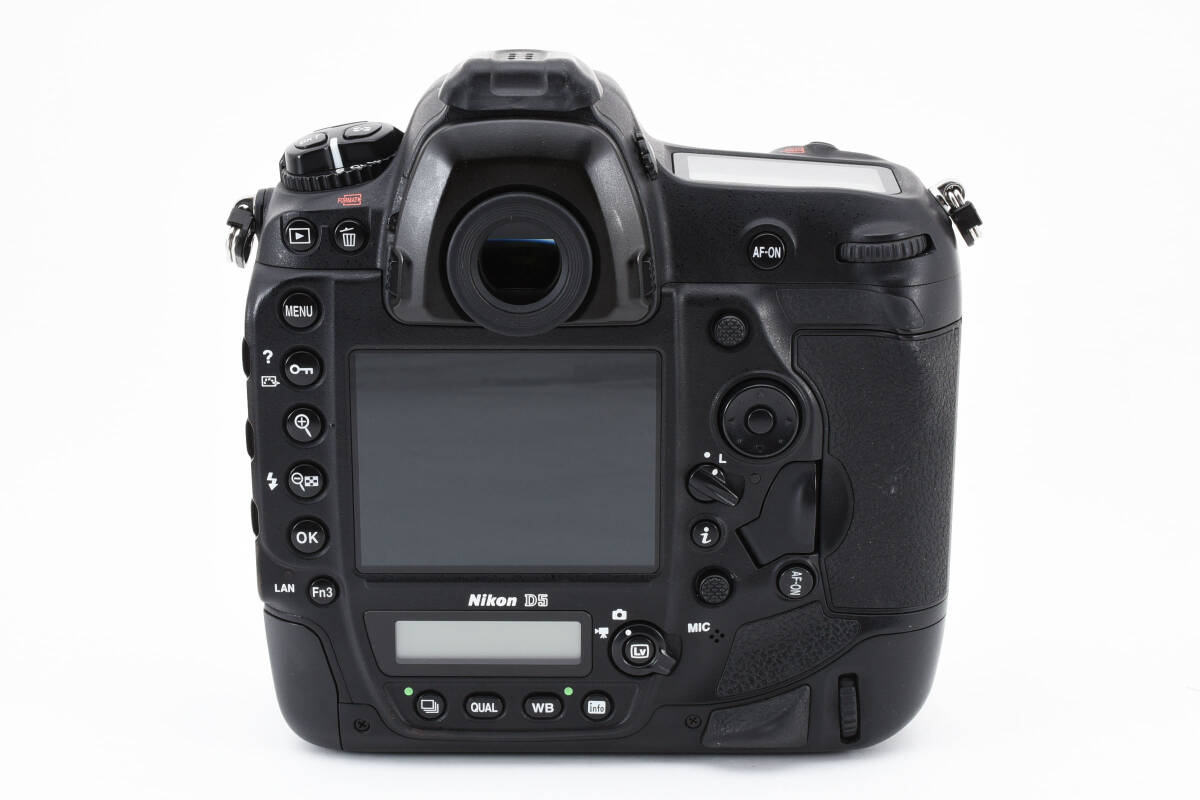 ★大人気商品 完全動作品★ Nikon ニコン D5 ボディ XQD-TYPE 付属品多数の画像5