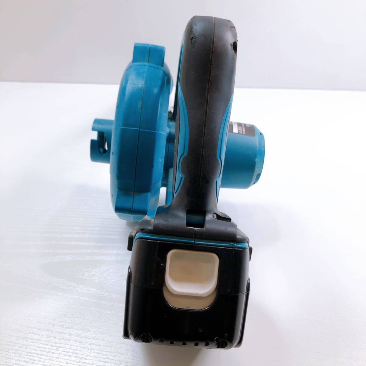 154【中古】makita マキタ 充電式ブロワ UB142D 14.4V 純正バッテリー付き BL1430 14.4V 3.0Ah 電動工具 ブロワー 動作確認済み 現状品の画像2