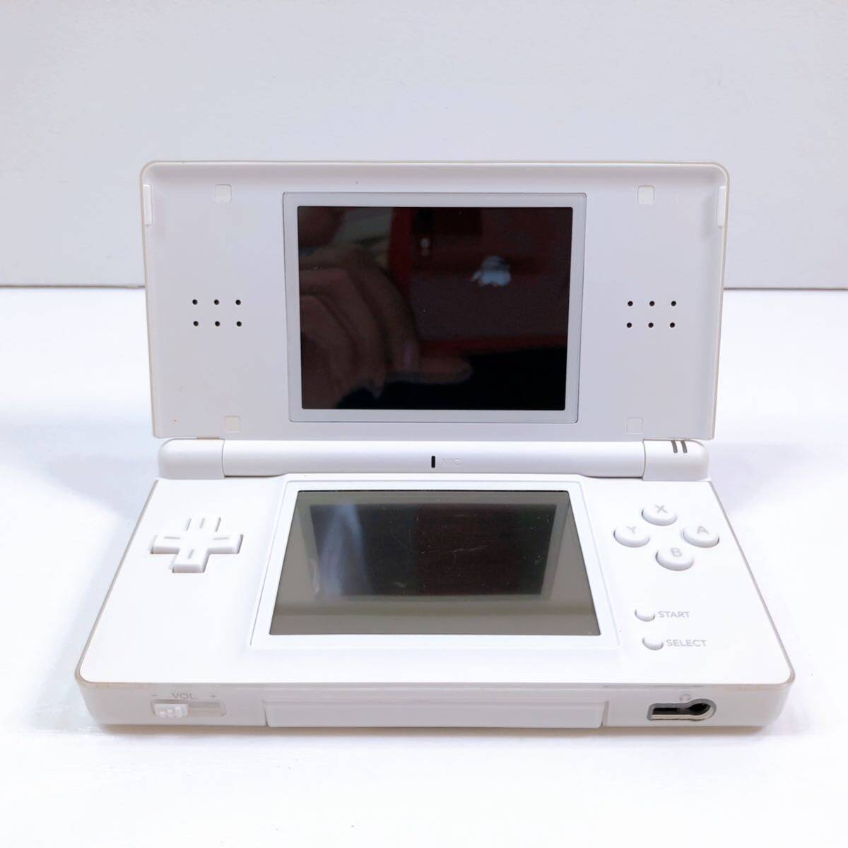 198【中古】Nintendo DS Lite 本体 USG-001 クリスタルホワイト ニンテンドー DSライト タッチペン 説明書 充電器付き 動作確認済み 現状品の画像2