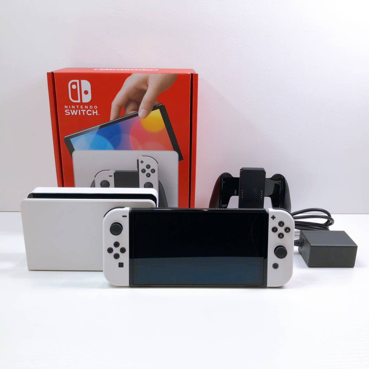 160【中古】Nintendo Switch 本体 HEG-001 有機ELモデル Joy-Con ホワイト ニンテンドースイッチ 箱付き 動作確認 初期化済み 現状品 の画像1