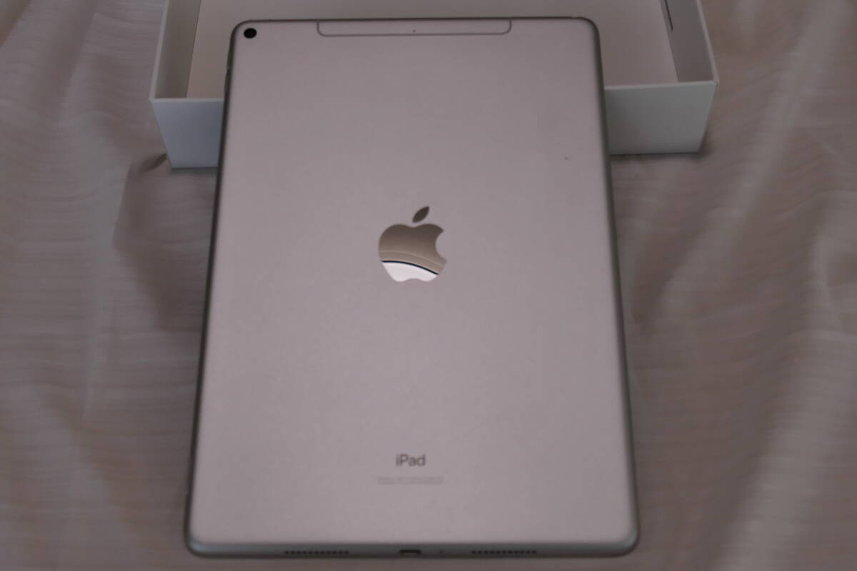 【iPad Air (第3世代)　シルバー　Wi-Fi + Cellularモデル　64GB 】_画像2