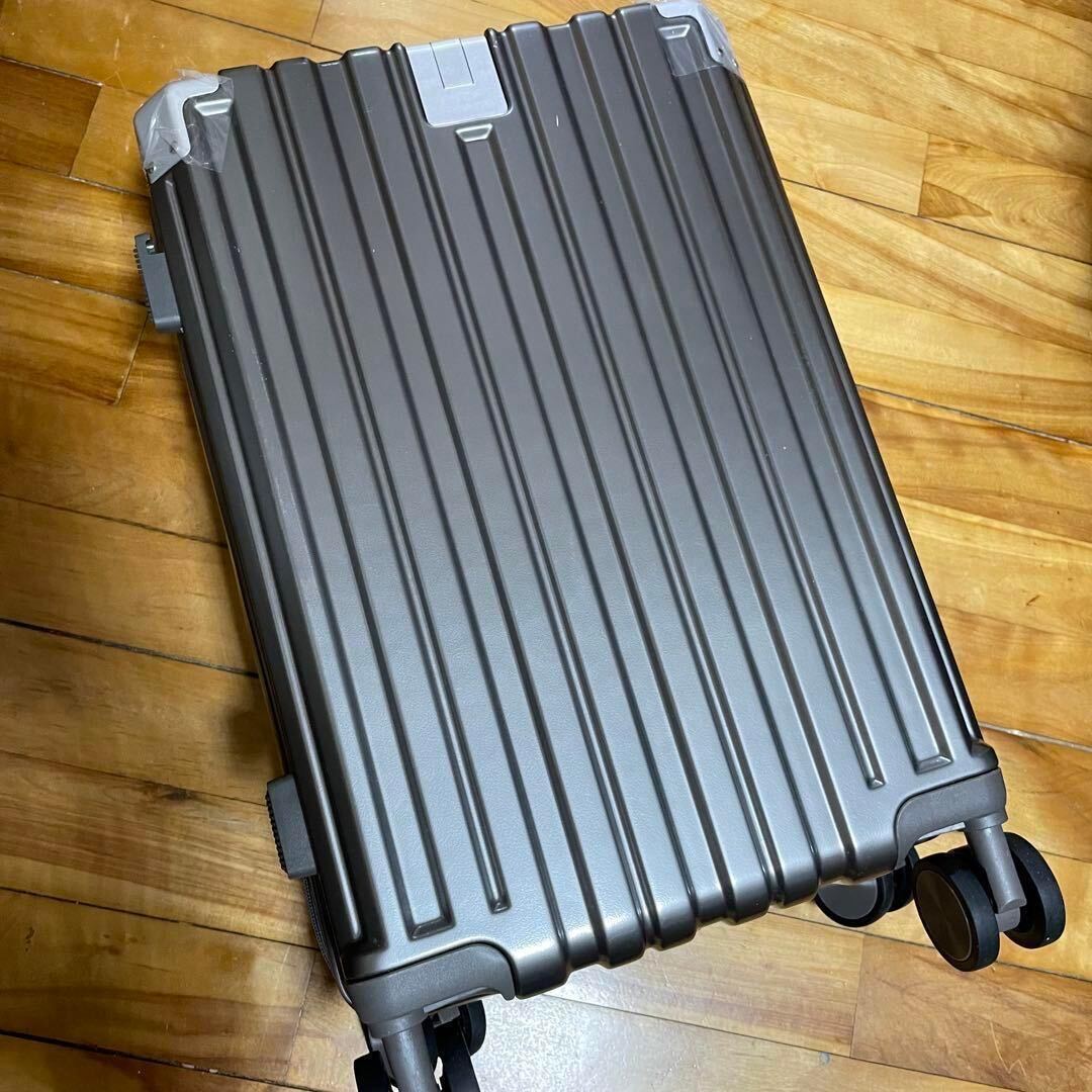 新品 スーツケース キャリーバッグ 40L 機内持込 カップホルダー USB シルバー グレー 耳栓 おまけ付き ダブルキャスター の画像9