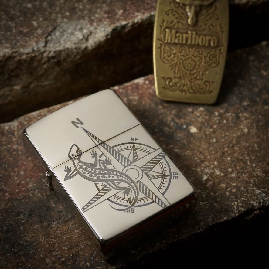 【 特別出品 】1円スタート 新品未使用 1995年 Marlboro Zippo マールボロジッポー AdventureTeam リザードロックコンパス キーホルダー付の画像1