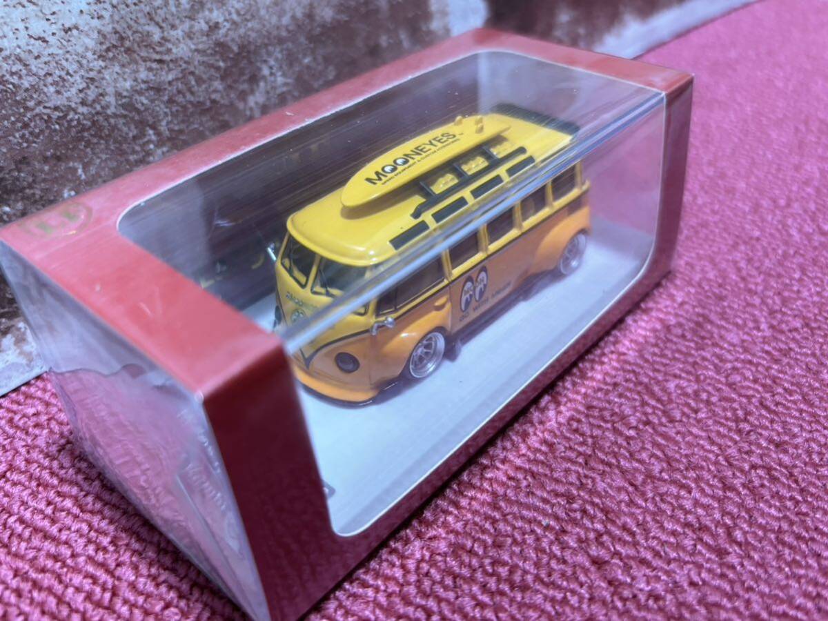 1/64 フォルクスワーゲン　車高短　カスタムバスVW VOLKSWAGEN T1 Mooneyes double yellow ミニカー　_画像10