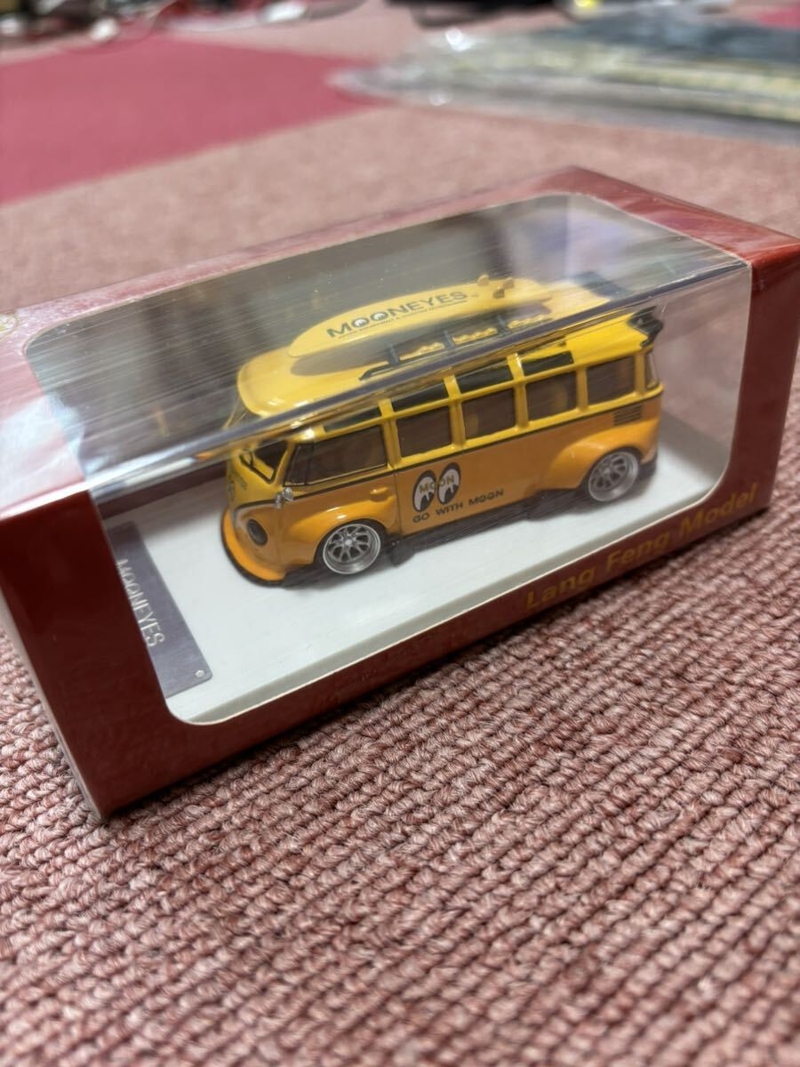 1/64 フォルクスワーゲン　車高短　カスタムバスVW VOLKSWAGEN T1 Mooneyes double yellow ミニカー　_画像8