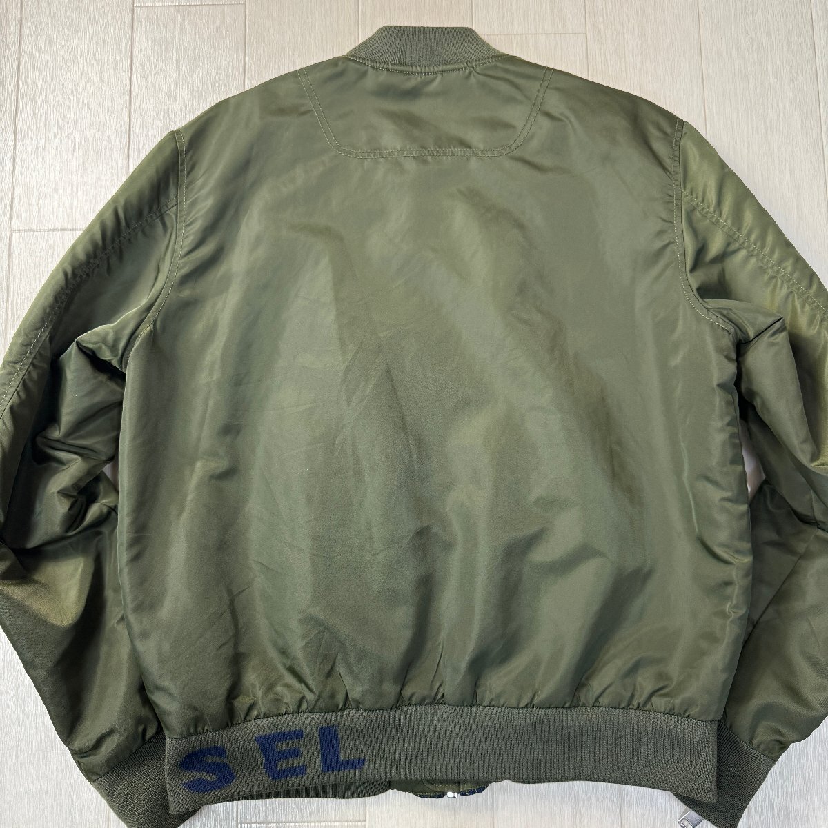 美品/XL-XXL相当★ディーゼル/DIESEL レッドキルティング デニム切替 フライトジャケット MA-1 ボンバー 中綿 裾ロゴ メンズ カーキの画像3