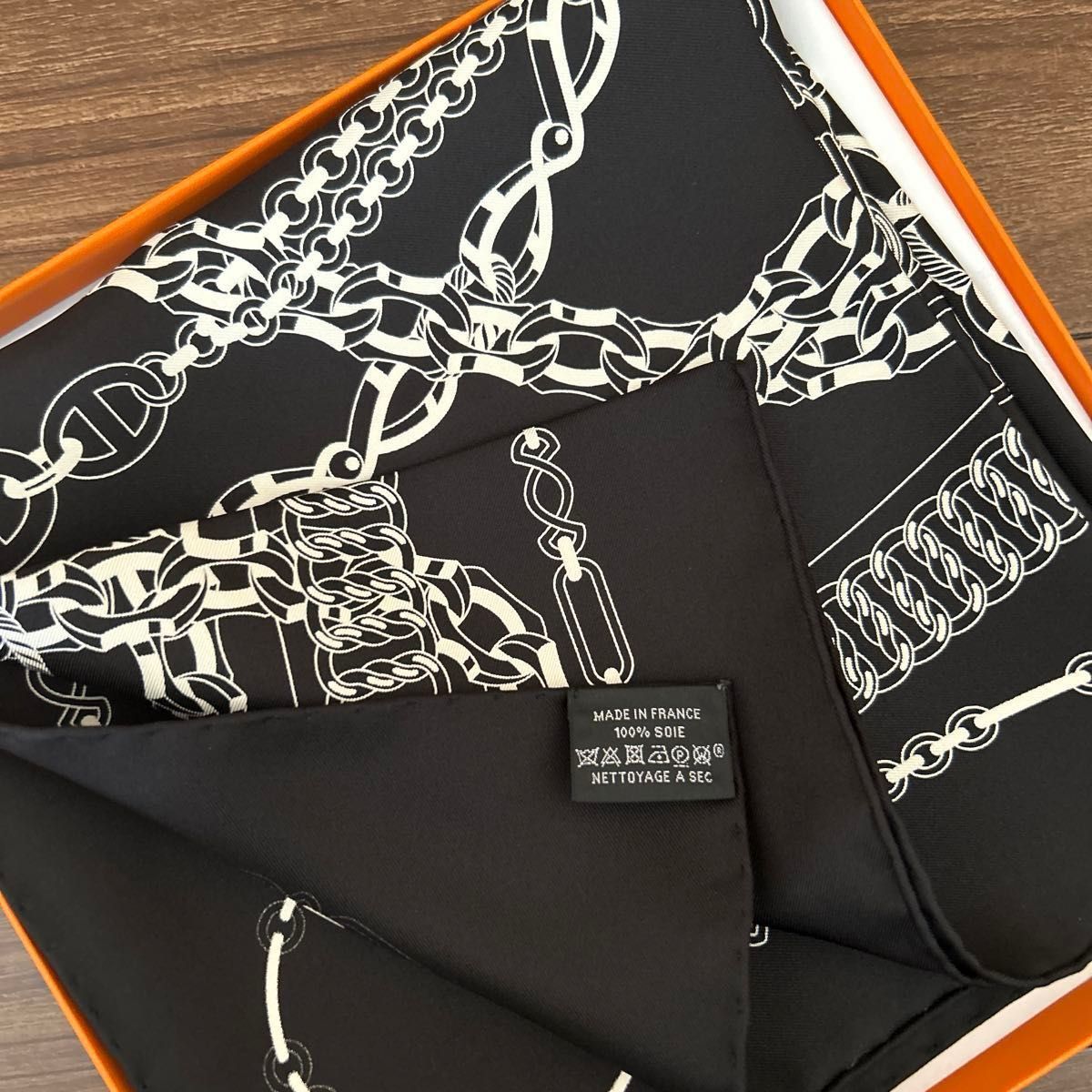 HERMES エルメス カレ90 レアクション・アン・シェーヌ 値下げ HERMES エルメス カレ90 レアクション・アン・シェーヌ 値下げ